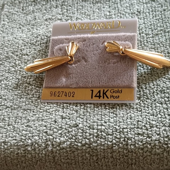 Woodward Jewelry - Beautiful NWT Vintage '80's gold drop earrings